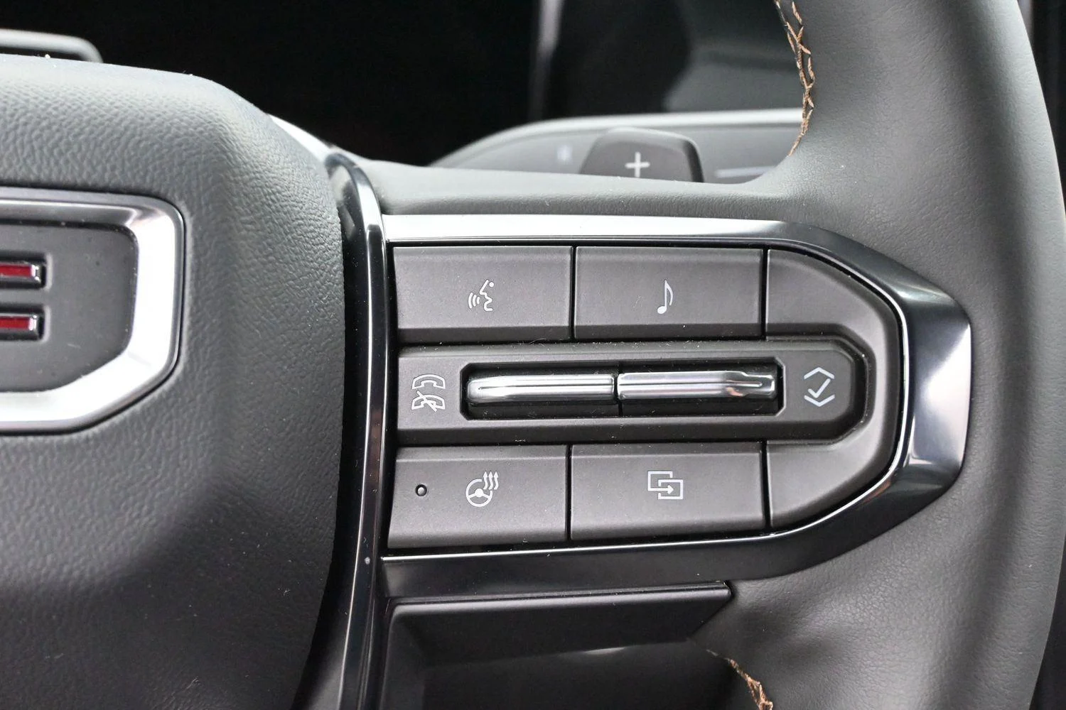 Used 2025 Sterling Metallic GMC AT4 image 21