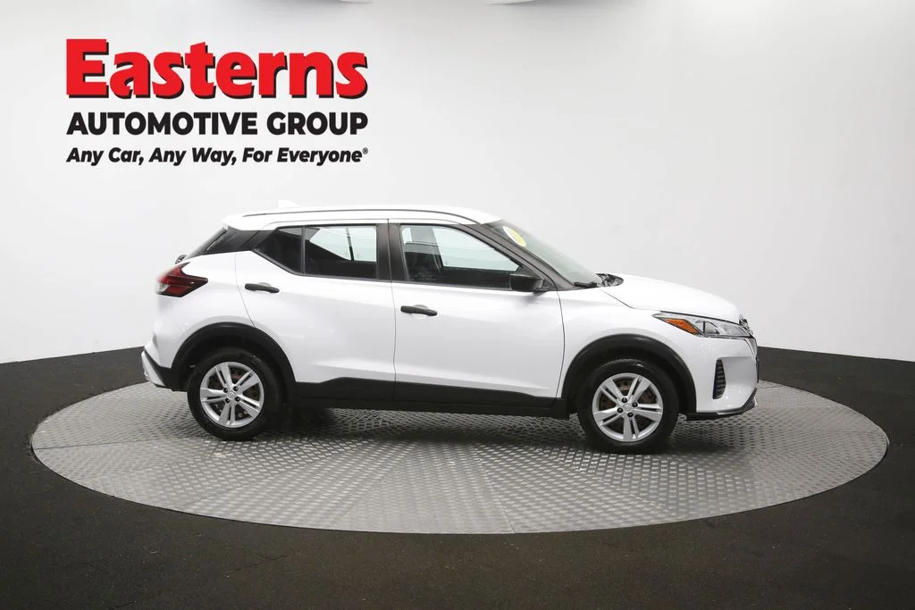 Used 2022 White Nissan S image 44