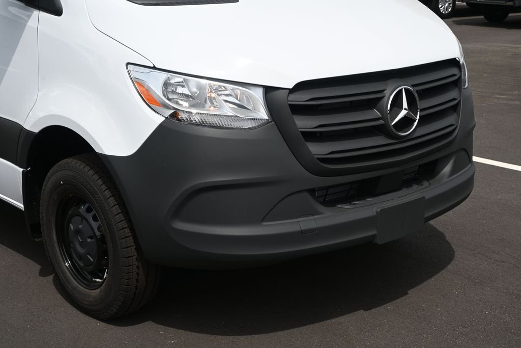 New 2026 Arctic White Mercedes-Benz Cargo 170 WB image 31
