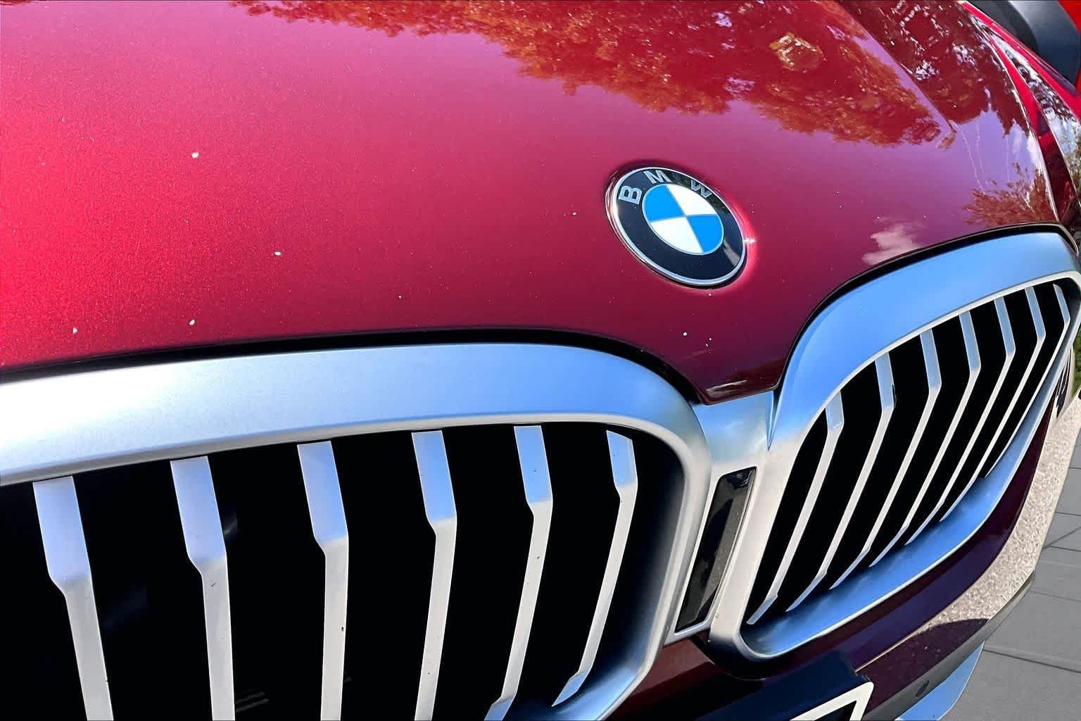 Used 2022 Aventurin Red Metallic BMW xDrive30i image 29