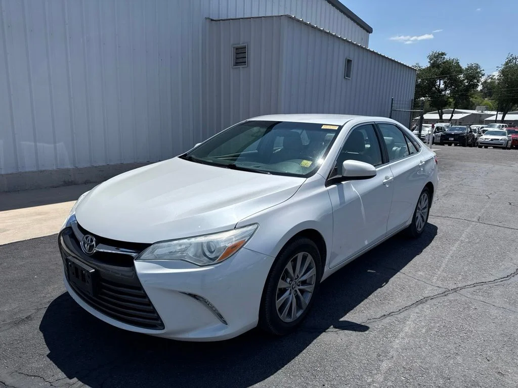 Used 2016 White Toyota XLE image 7