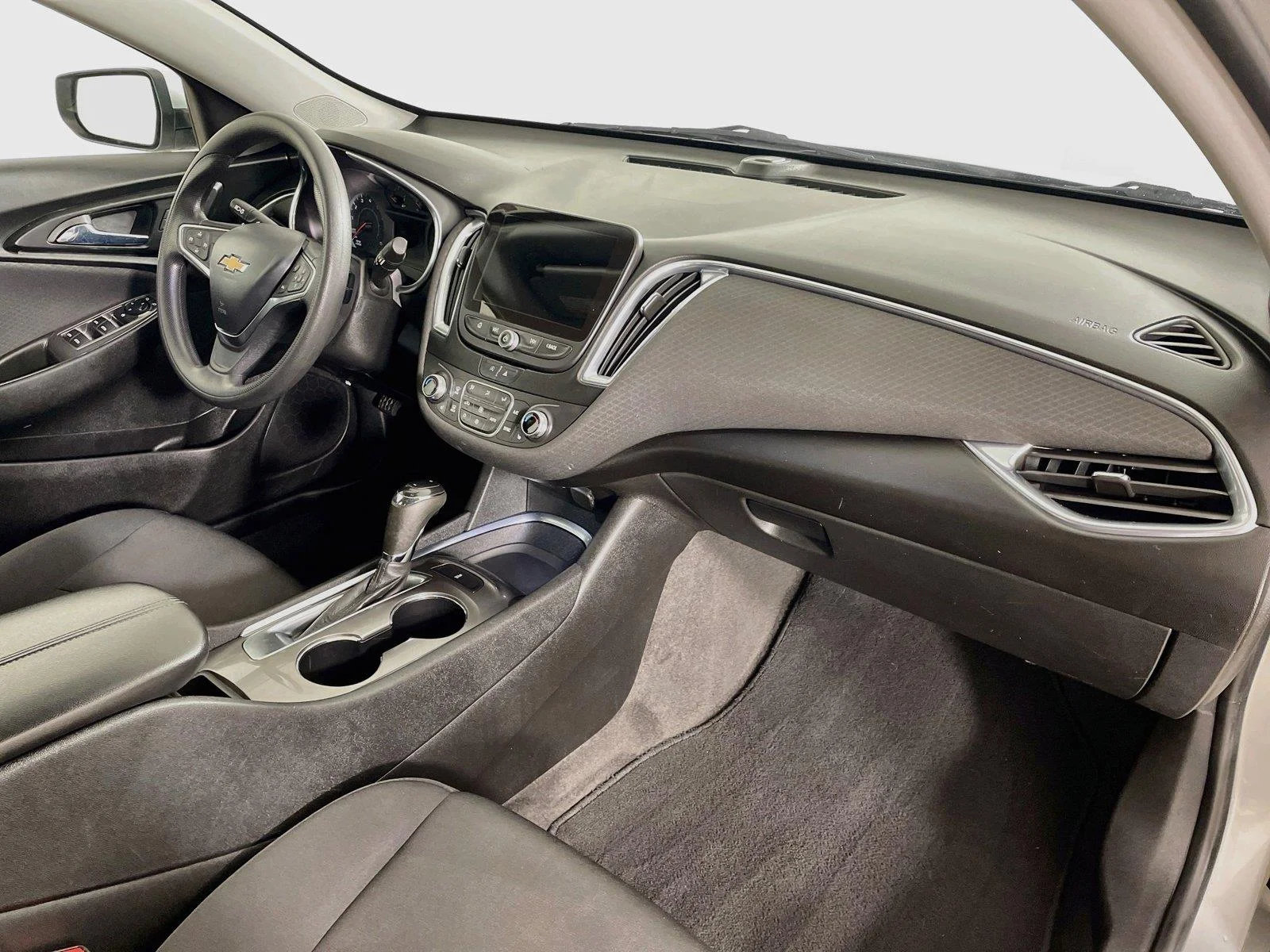 Used 2020 Silver Ice Metallic Chevrolet LT image 27