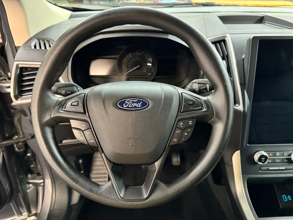 Used 2024 Gray Ford SE image 18