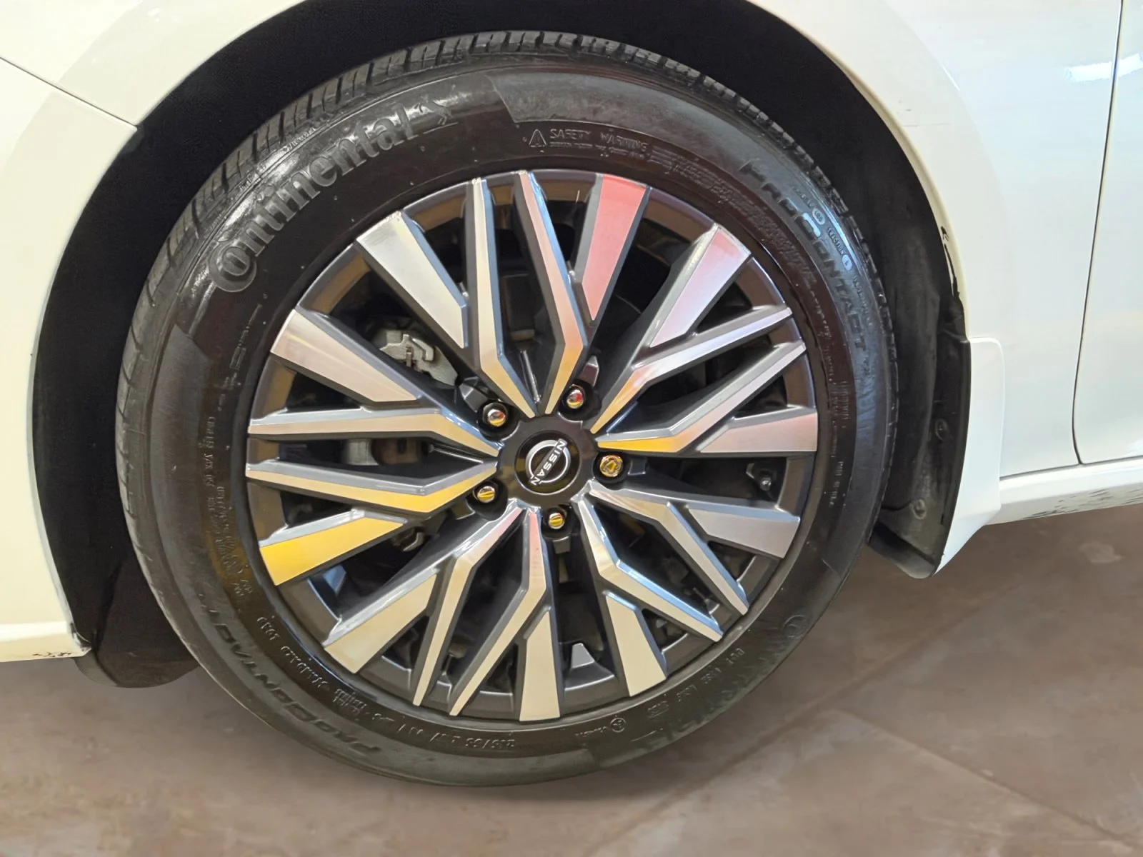 Used 2023 Pearl White Tricoat Nissan 2.5 SV image 29
