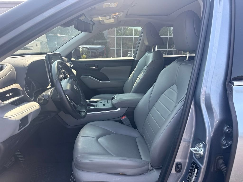 Used 2022  Toyota XLE image 7