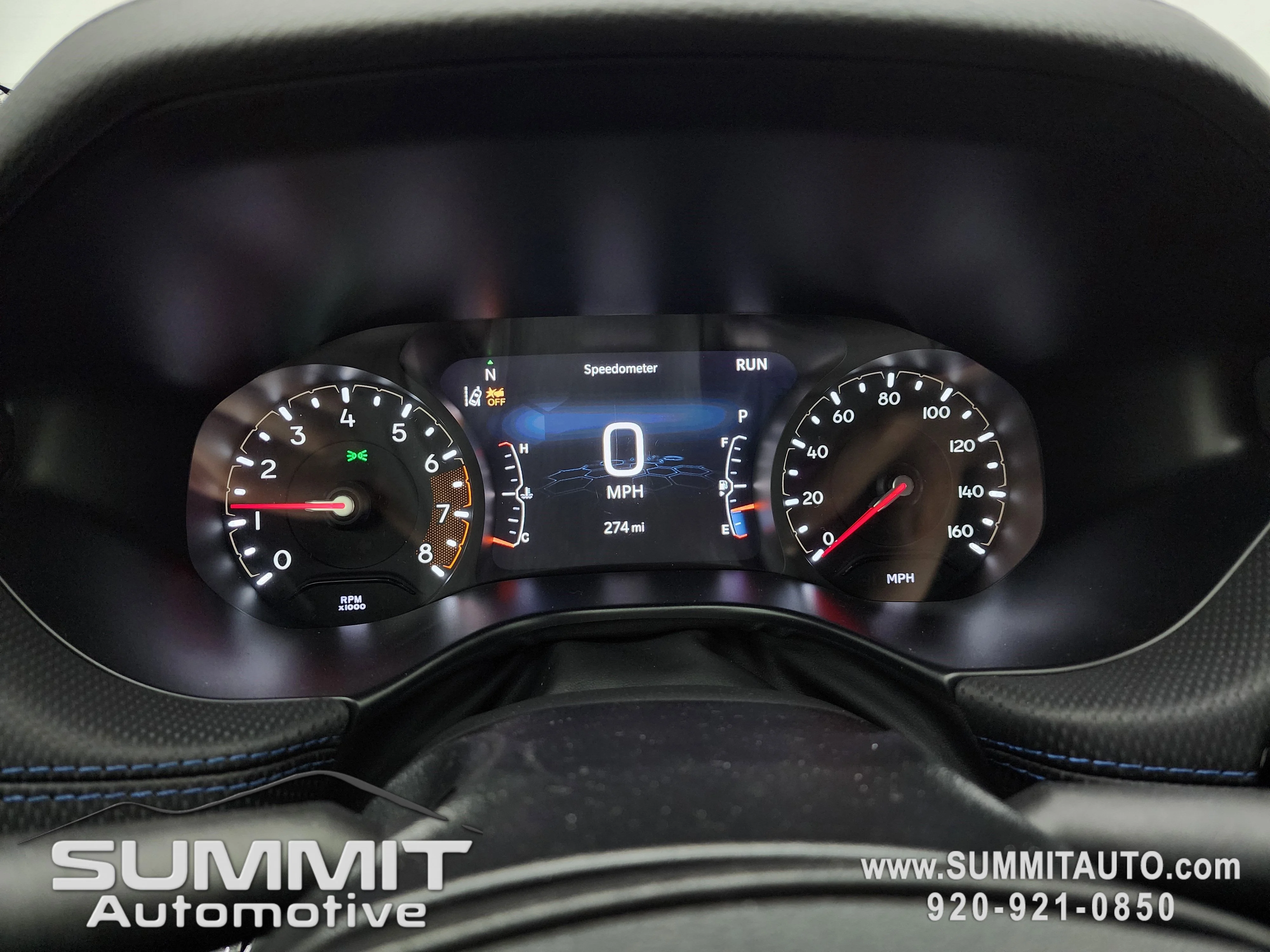 New 2026 Diamond Black Crystal Pearlcoat Jeep Latitude image 9