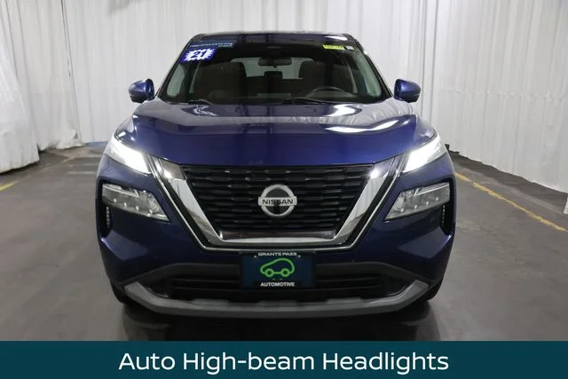 Used 2021 Caspian Blue Metallic Nissan SV image 9