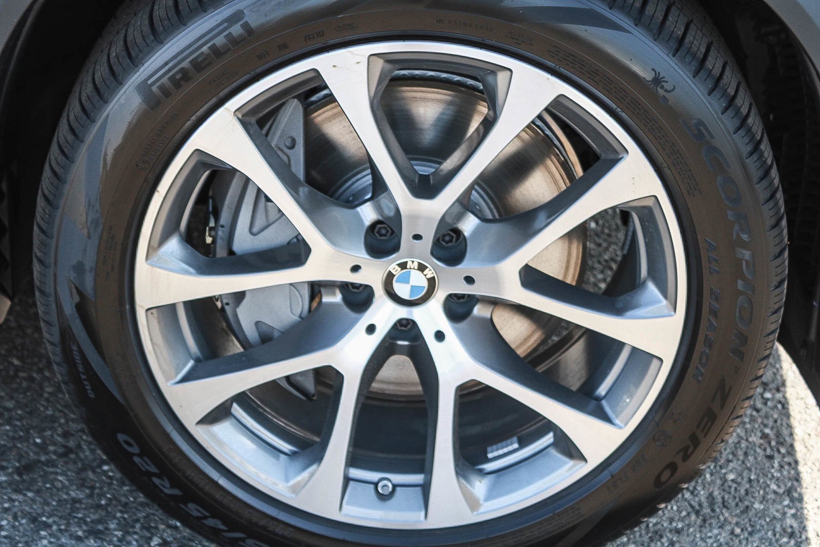 New 2026 Skyscraper Grey Metallic BMW xDrive50e image 10