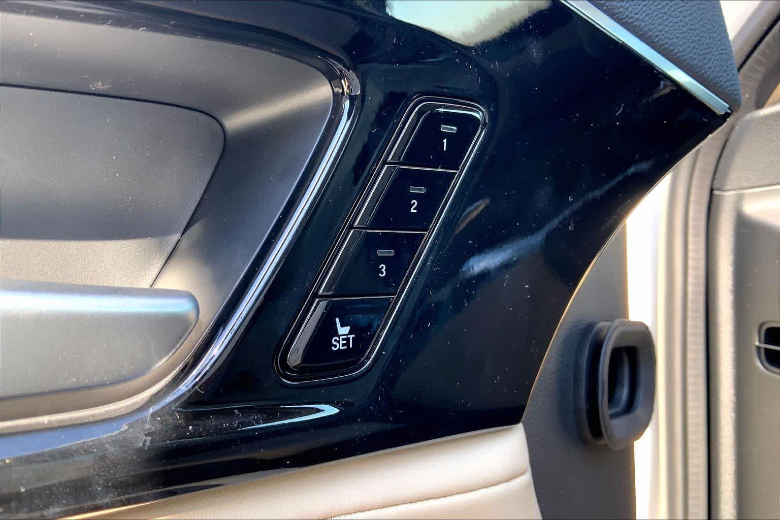 New 2026 Platinum White Pearl Acura w/Technology Package image 18