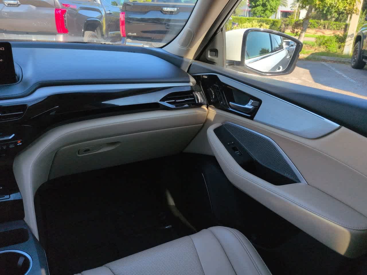 Used 2023 Platinum White Pearl Acura w/Technology Package image 17