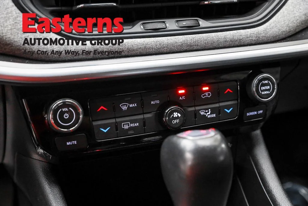 Used 2022 Black Jeep Latitude image 20