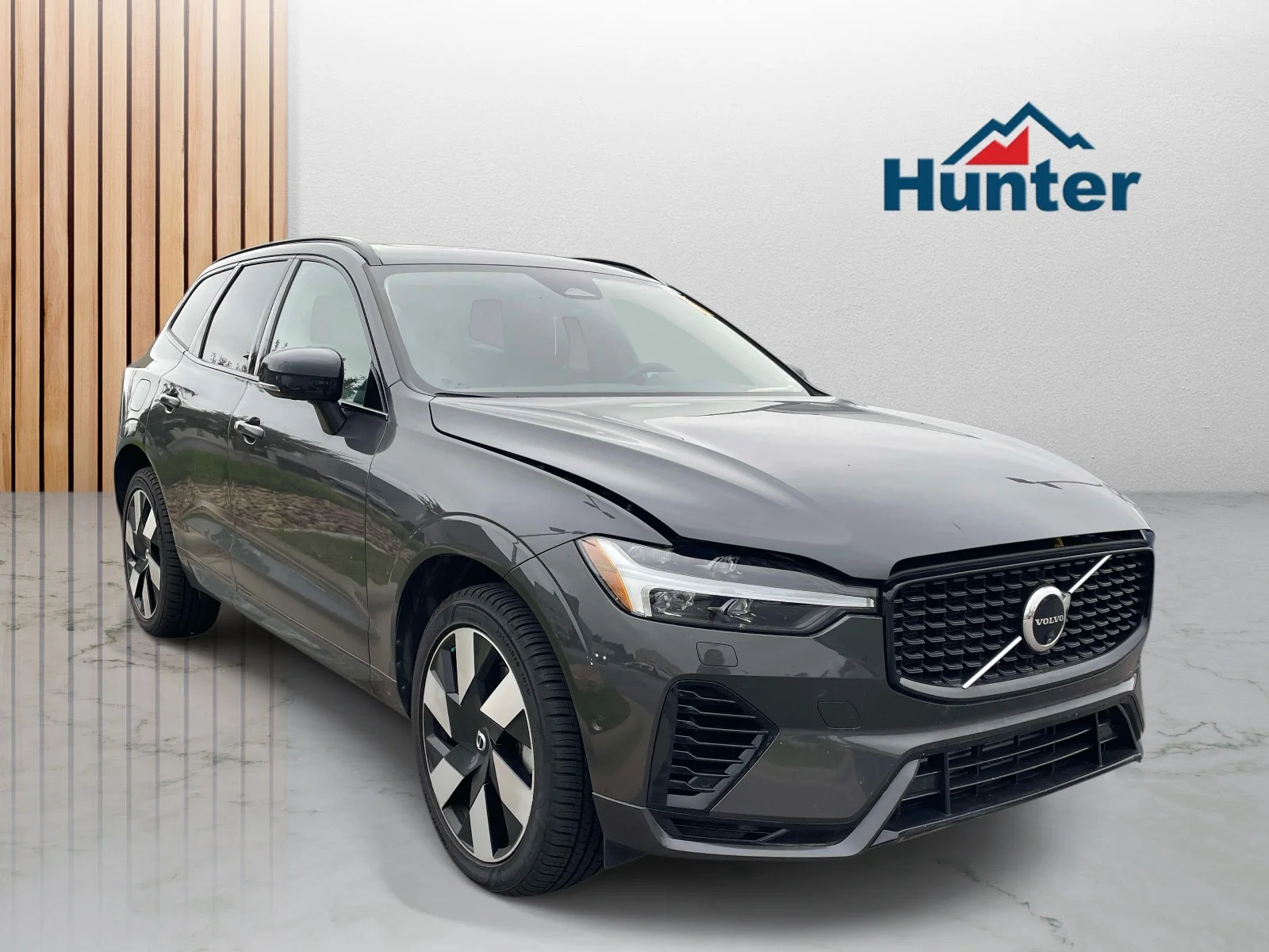 Used 2024 Platinum Grey Metallic Volvo Plus Dark Theme image 1