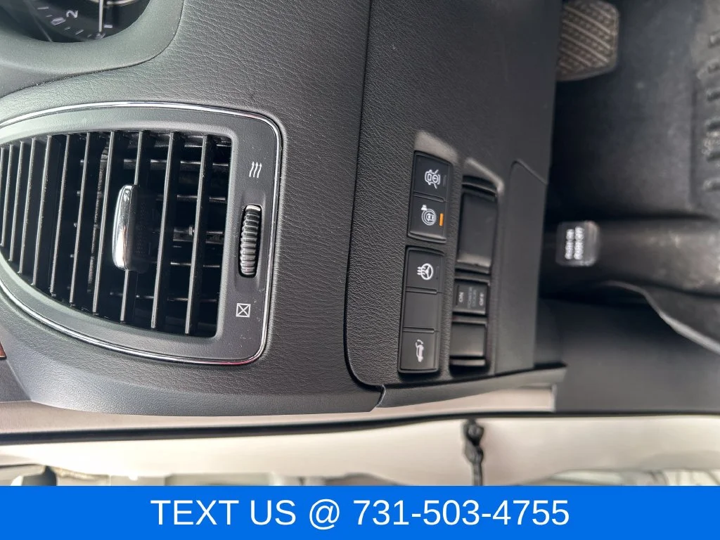 Used 2020 White Nissan Platinum image 23