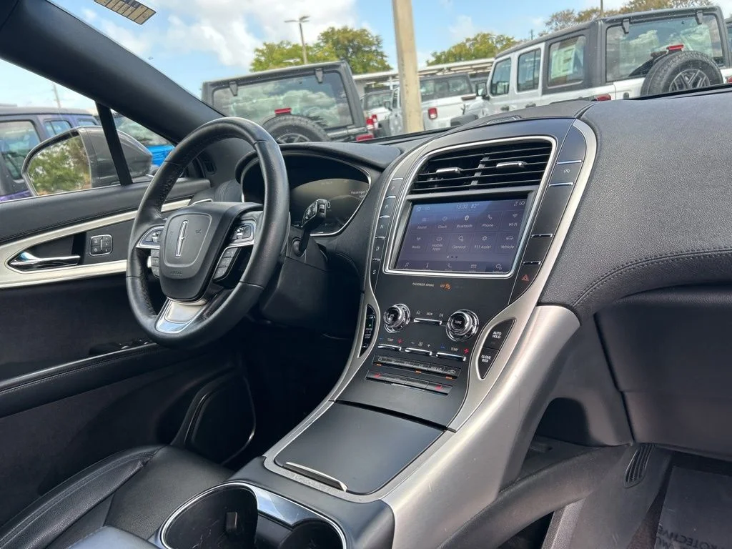 Used 2020 Gray Lincoln Standard image 26