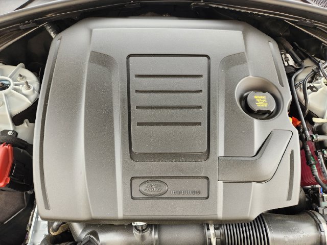 Certified Used 2026 White Land Rover Dynamic SE image 30