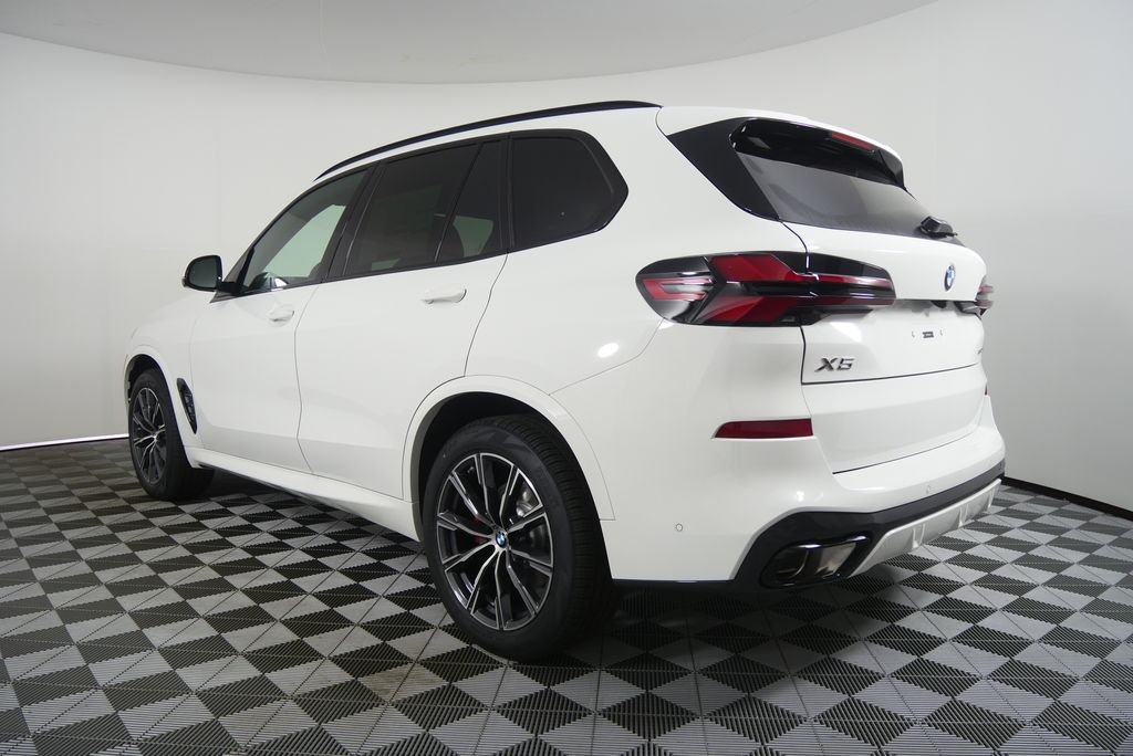 New 2026 Alpine White BMW sDrive40i image 5