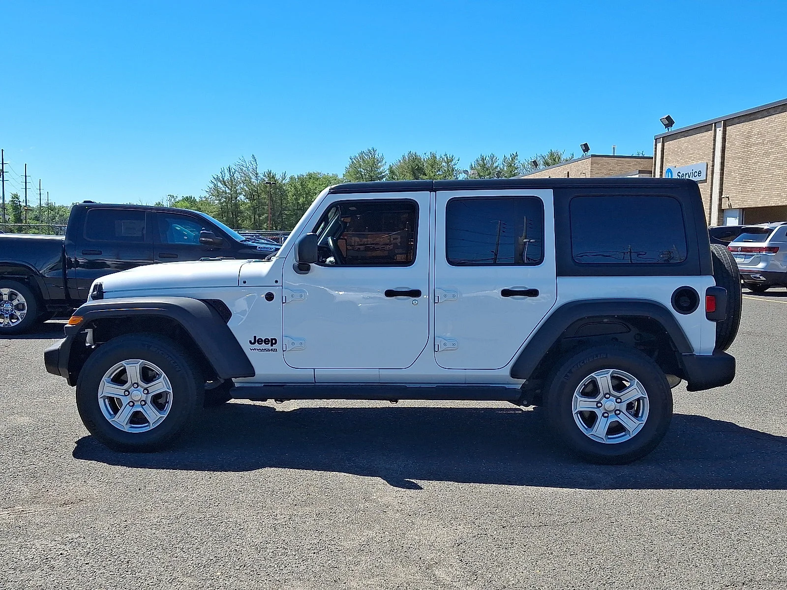 Used 2022 Bright White Clearcoat Jeep Unlimited Sport S image 4