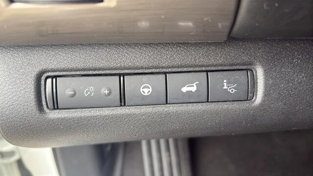 Used 2023 Pearl White Tricoat Nissan Platinum image 15