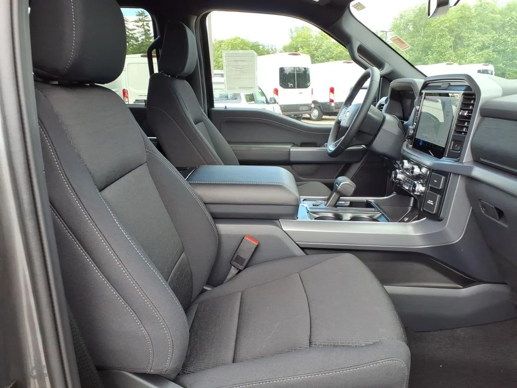 New 2026 Carbonized Gray Metallic Ford XLT image 11