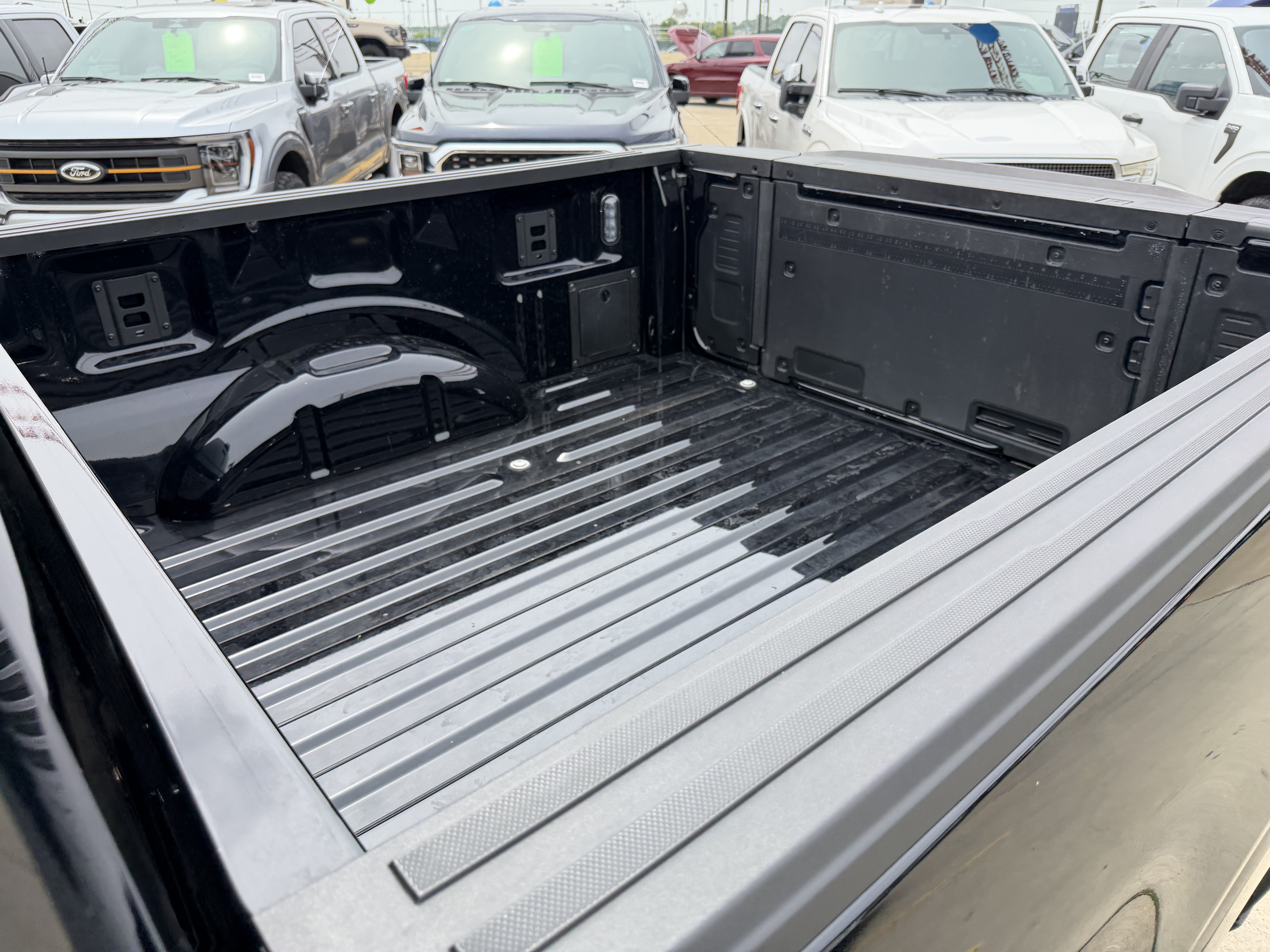 Used 2025 Agate Black Metallic Ford Lariat image 12