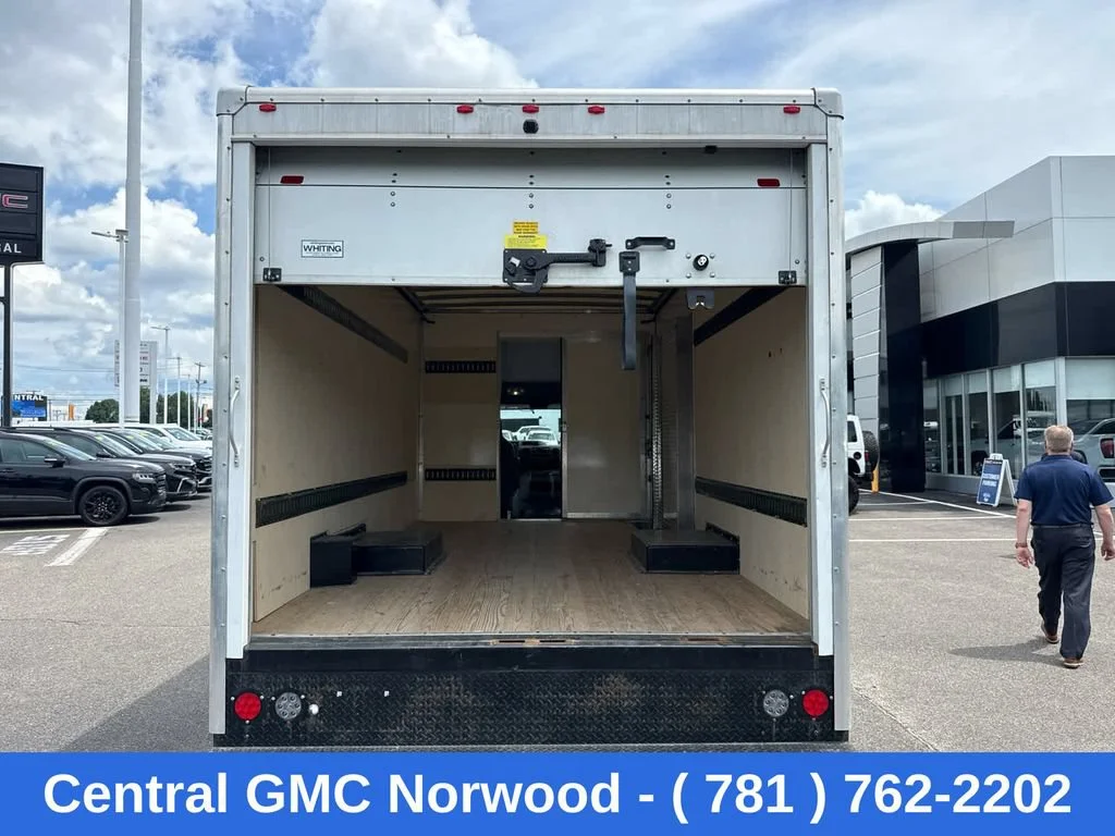 Used 2024  Ford BASE image 10