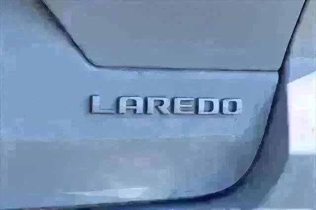 New 2025 Bright White Clear-Coat Exterior Paint Jeep Laredo X image 26