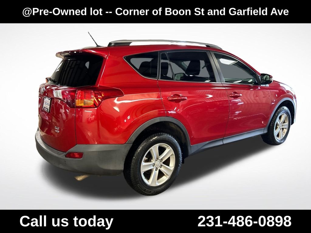 Used 2013 Red Toyota XLE image 5