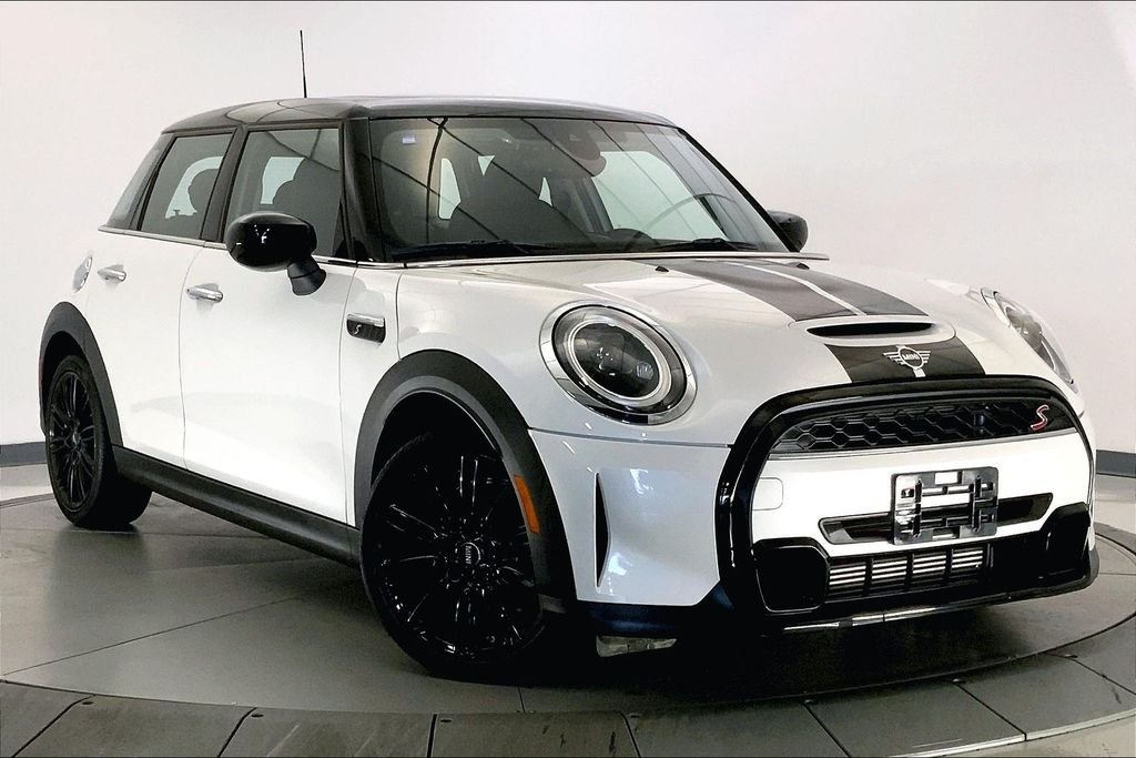 2024 MINI Hardtop Cooper S's photo