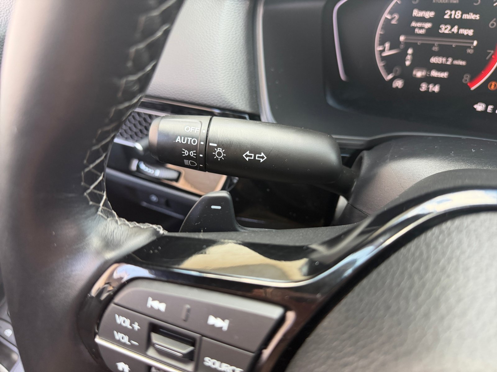 Certified Used 2025 Platinum White Pearl Honda Sport image 13