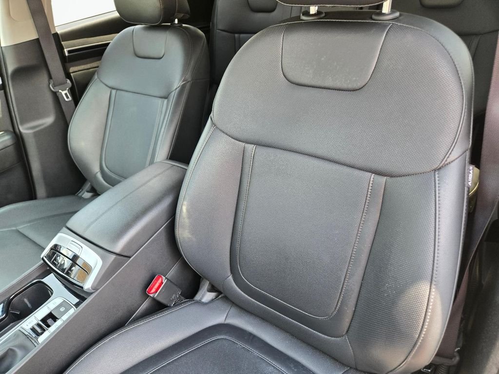 Used 2024 Silver Hyundai SEL image 16