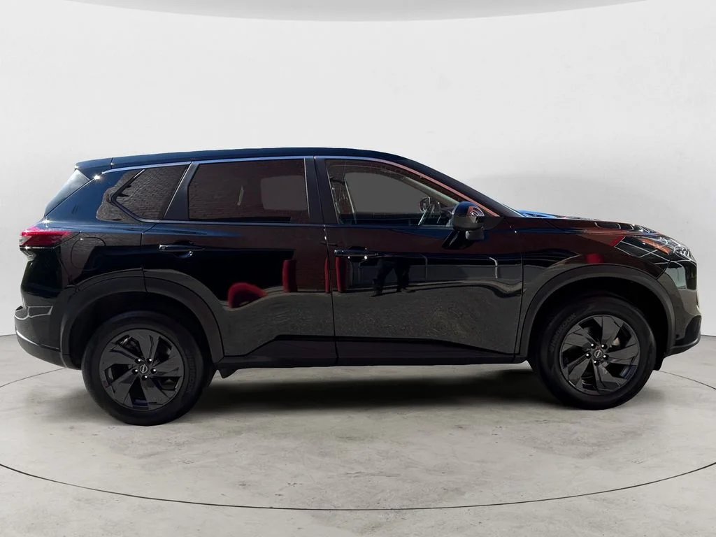 Used 2026 Super Black Nissan  image 7