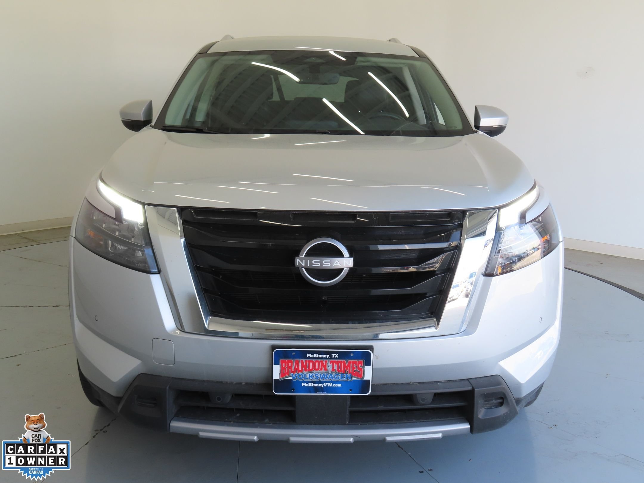 Used 2025 Silver Nissan SL image 9