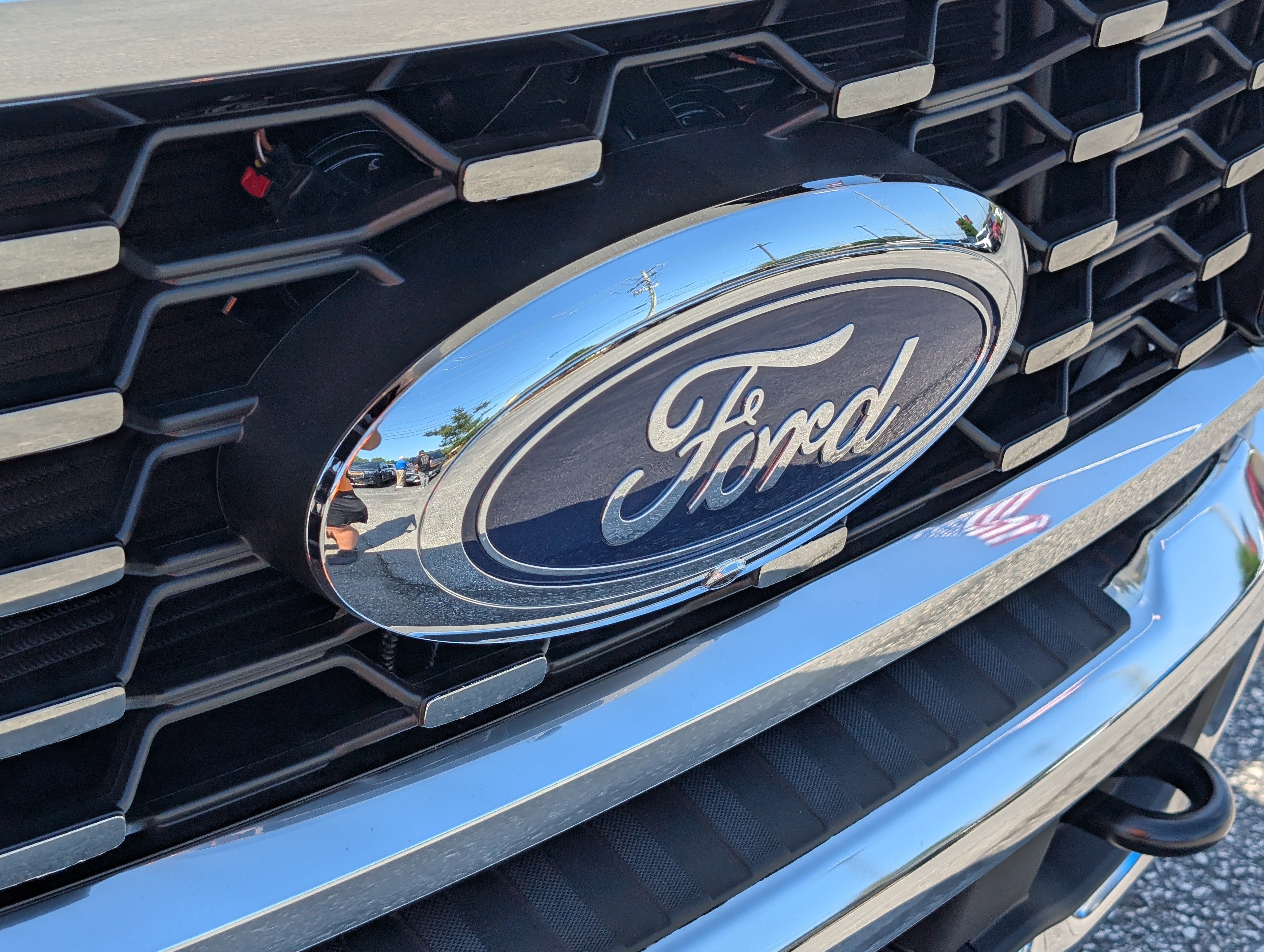 New 2026 Oxford White FORD F-350® Lariat® image 6