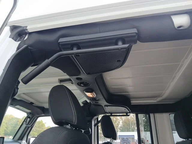 Used 2018 White Jeep Unlimited Sahara image 15