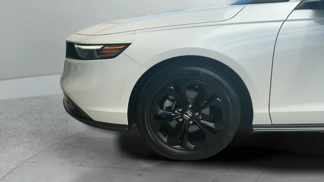 Certified Used 2025 Platinum White Pearl Honda SE image 25