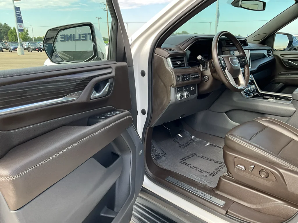 2022 GMC Yukon Denali - Photo 21