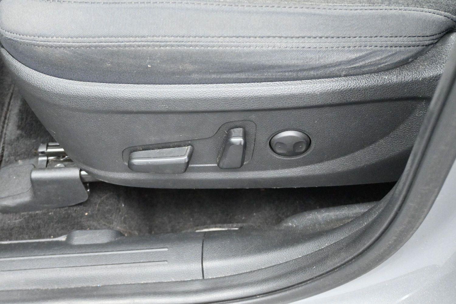 Used 2021 Shimmering Silver Hyundai SEL image 13