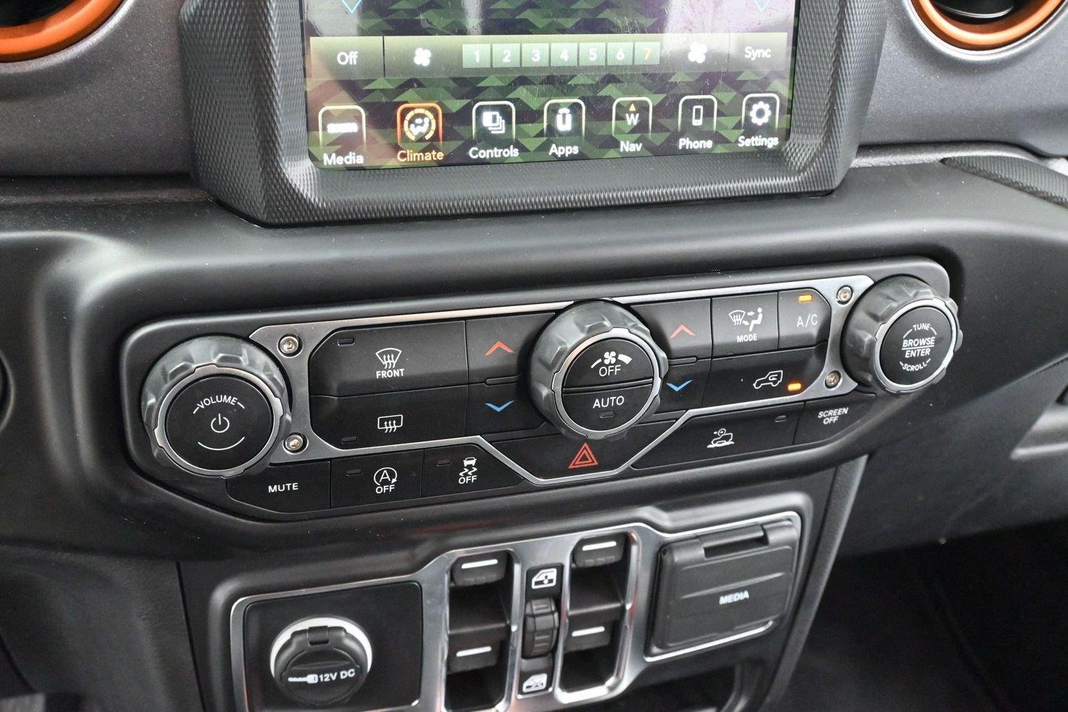 Used 2022 Black Jeep Mojave image 24