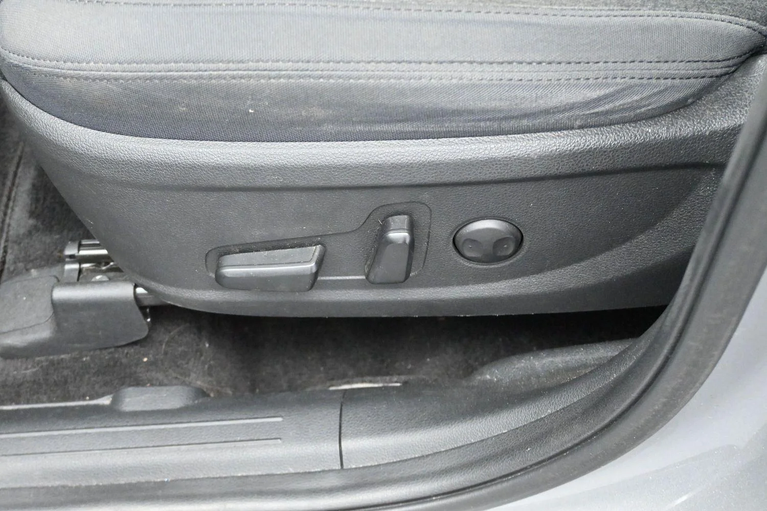 Used 2021 Shimmering Silver Hyundai SEL image 13