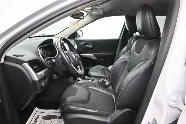 Used 2018 Bright White Clearcoat Jeep Latitude Plus image 9