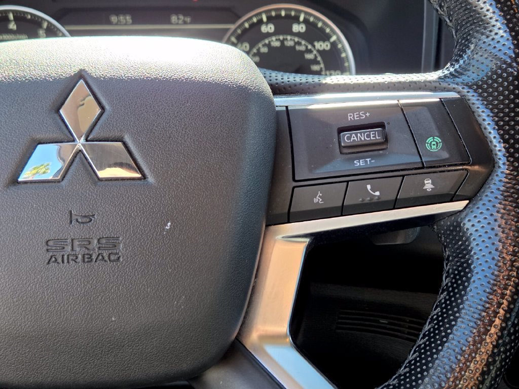 Used 2022  Mitsubishi  image 26