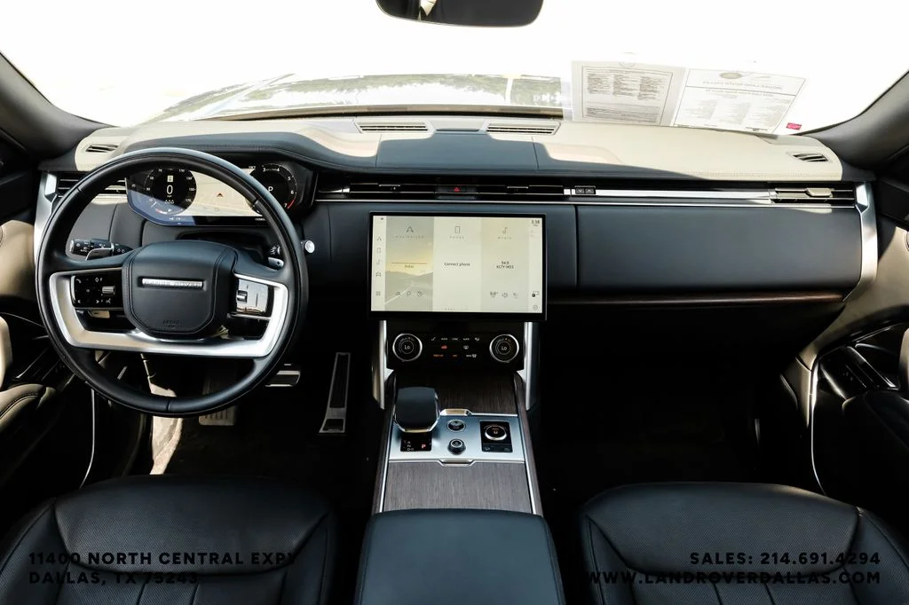 Used 2023 Grey Land Rover SE image 12