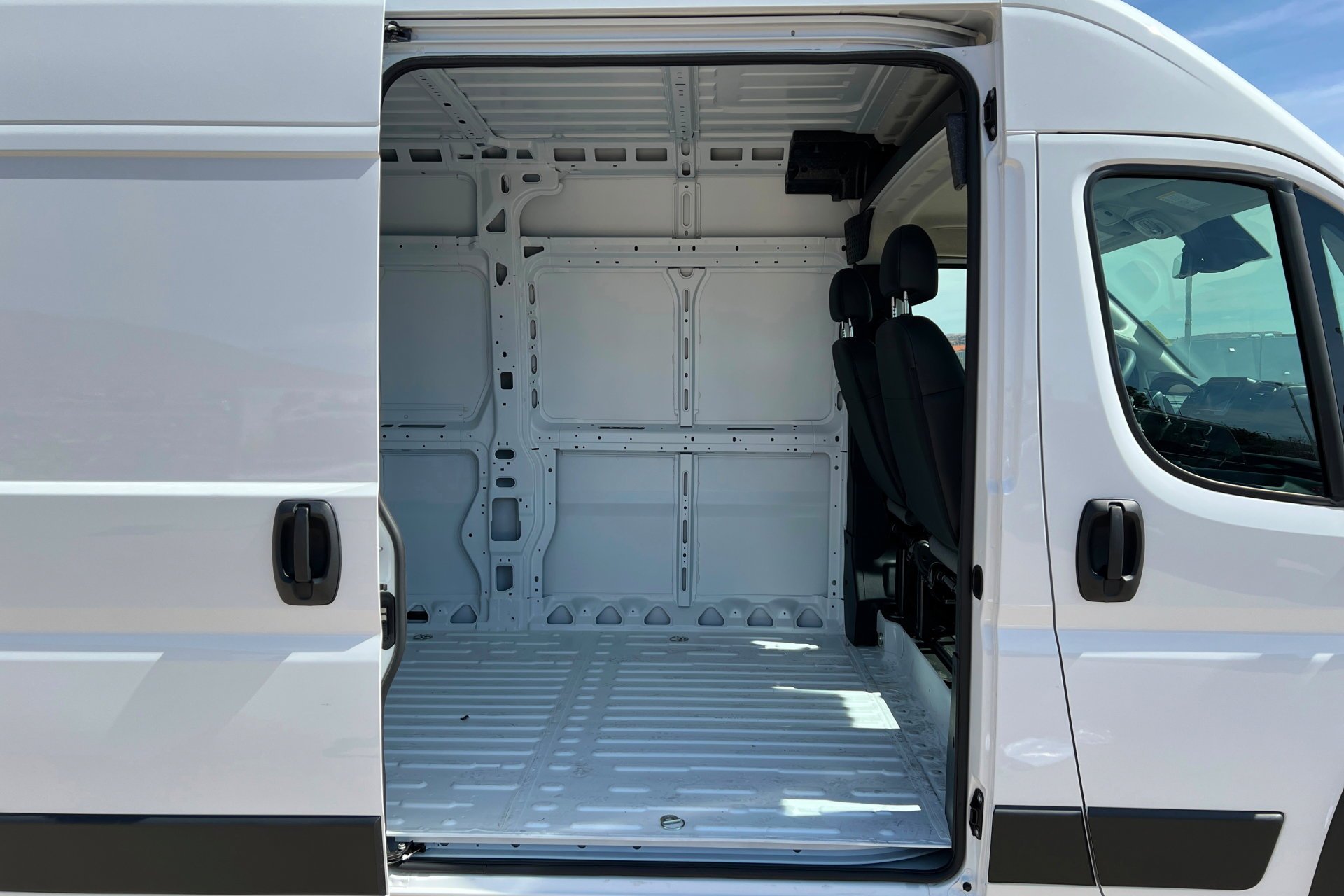 New 2026 Bright White Clear-Coat Exterior Paint RAM Tradesman image 19