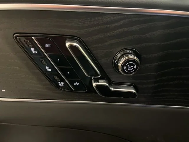 2026 Cadillac LYRIQ V Premium - Photo 8