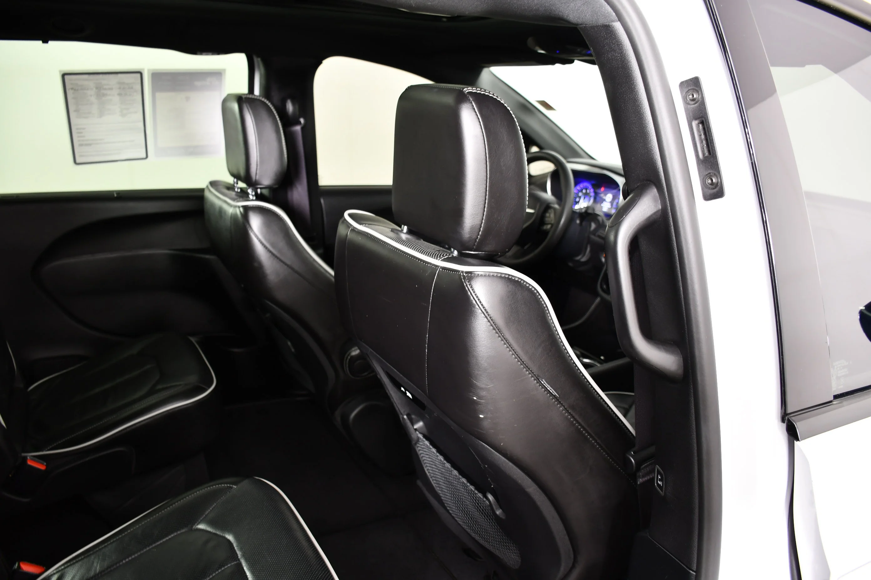 Used 2025 Bright White Clearcoat Chrysler Limited image 43