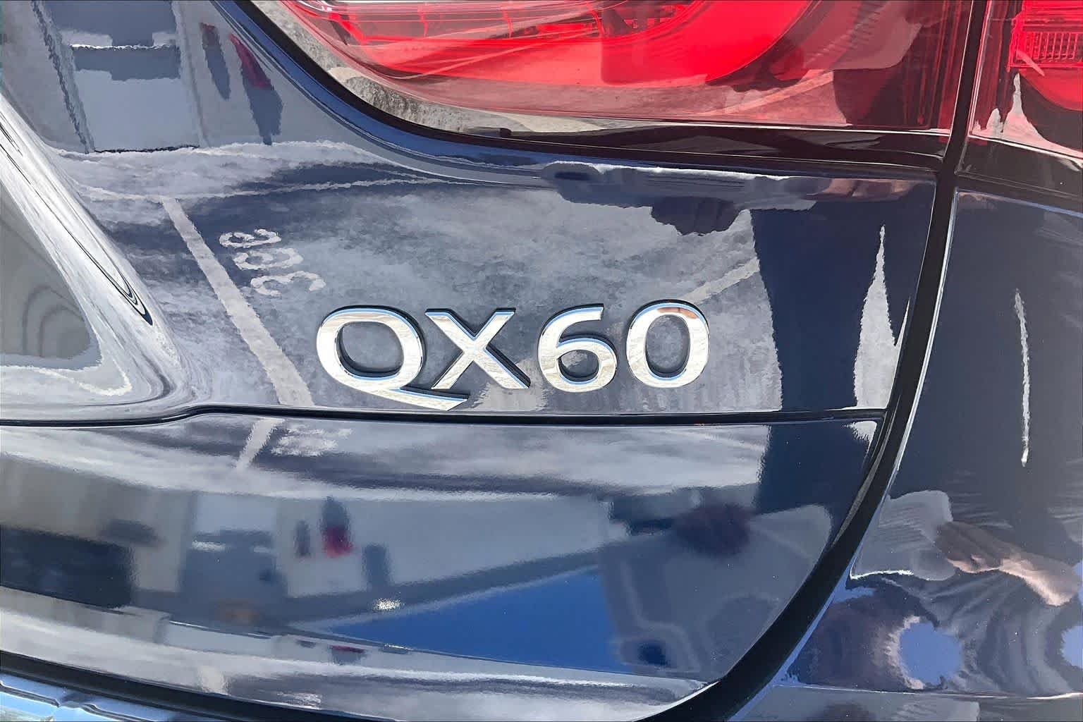 Used 2017 Hermosa Blue INFINITI  image 30