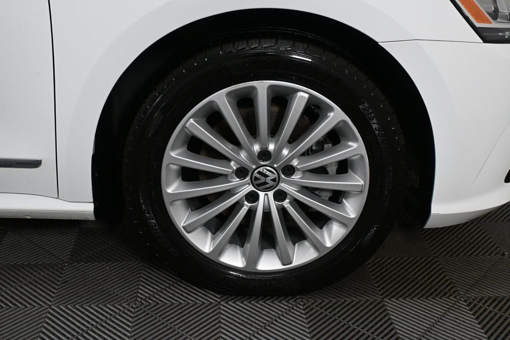 Used 2016 White Volkswagen 1.8T SE image 34