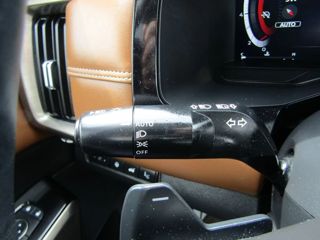 Used 2025 Obsidian Green Pearl Nissan Platinum image 30