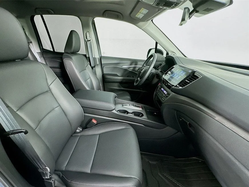 New 2026 Platinum White Pearl Honda RTL image 38