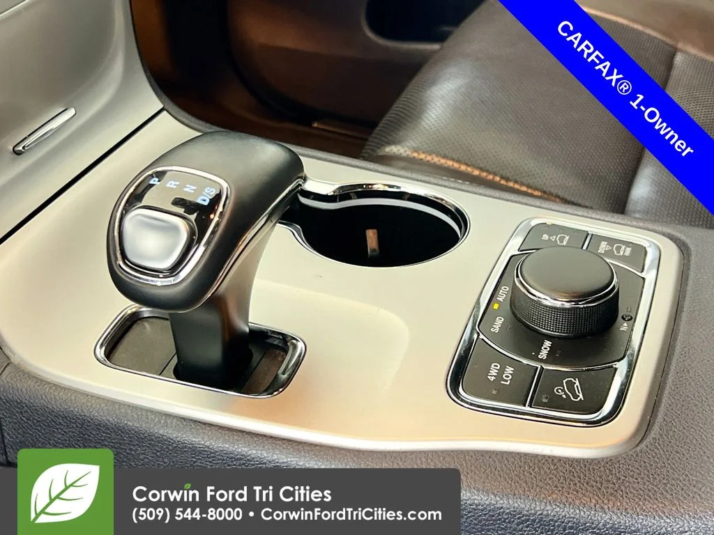 Used 2015 Bright White Clearcoat Jeep Overland image 10
